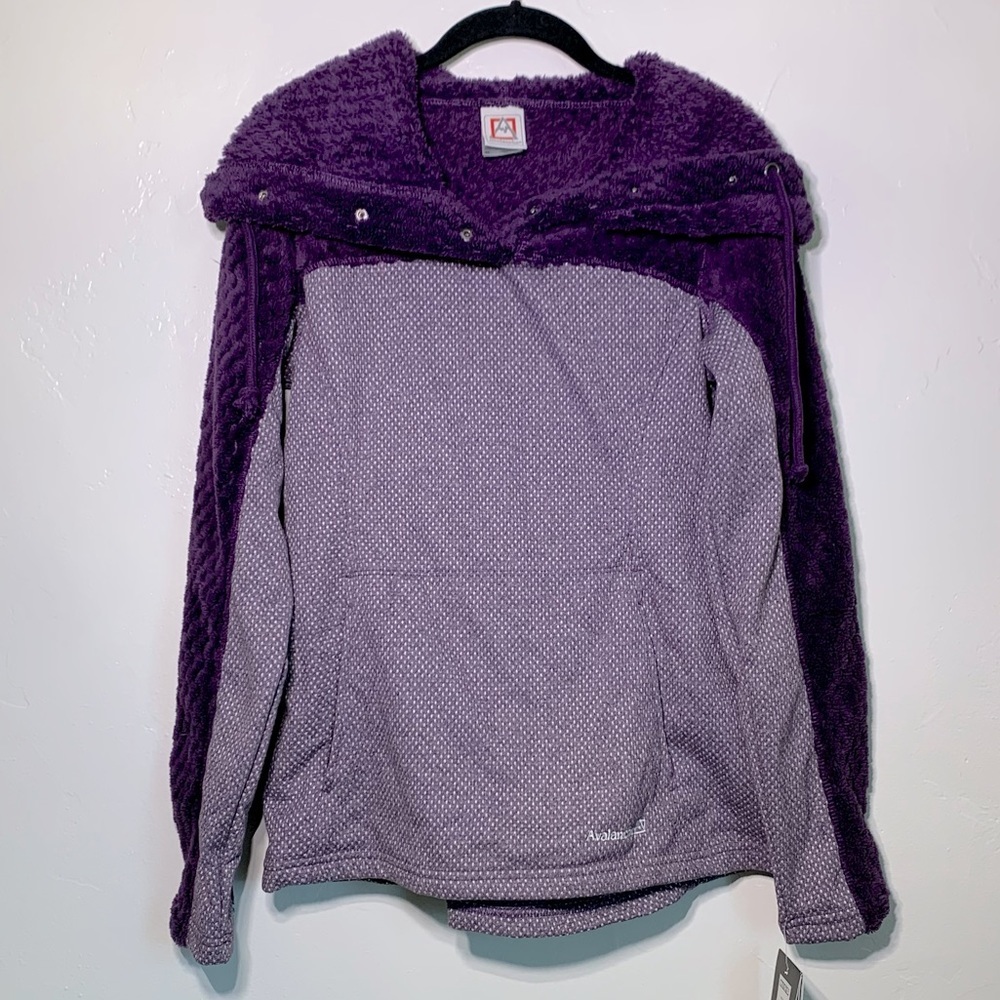 Avalanche Womens Gema Pullover Plum M